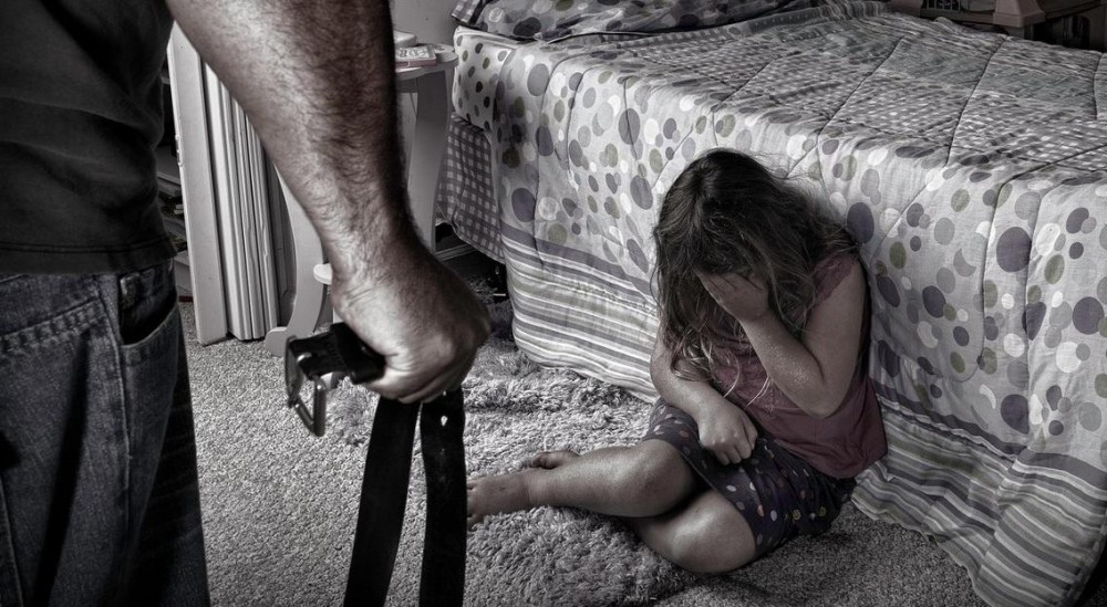 Moldova // Un bărbat a primit ani grei de pușcărie după ce a violat o fetiță de 8 ani